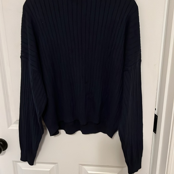 Brand new with tags!! Hollister navy blue cable knit sweater - Picture 5 of 5